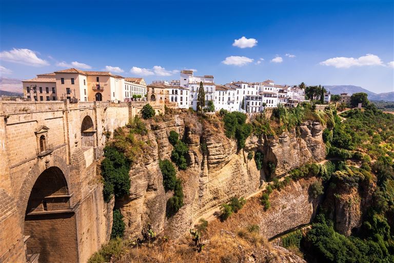 Die Großen Drei: Sevilla, Córdoba und Granada  ©bradleyhebdon/istock